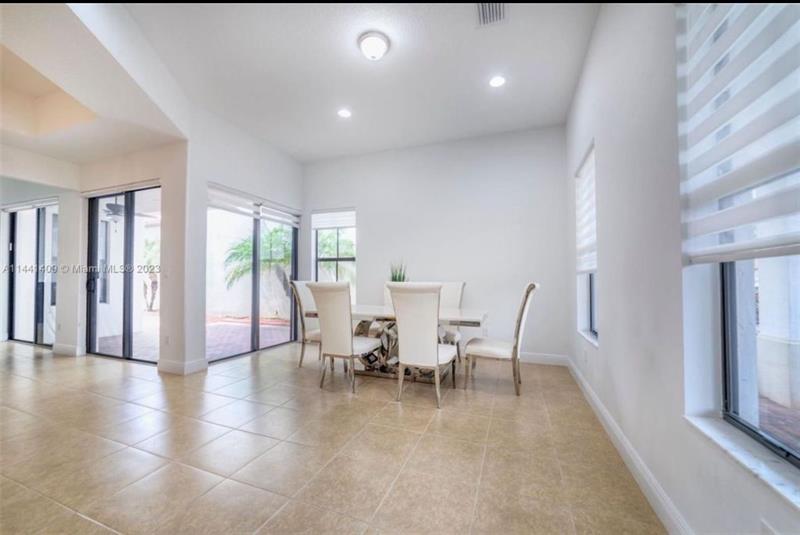 Image 7 of 25 For 8362 39th Ct