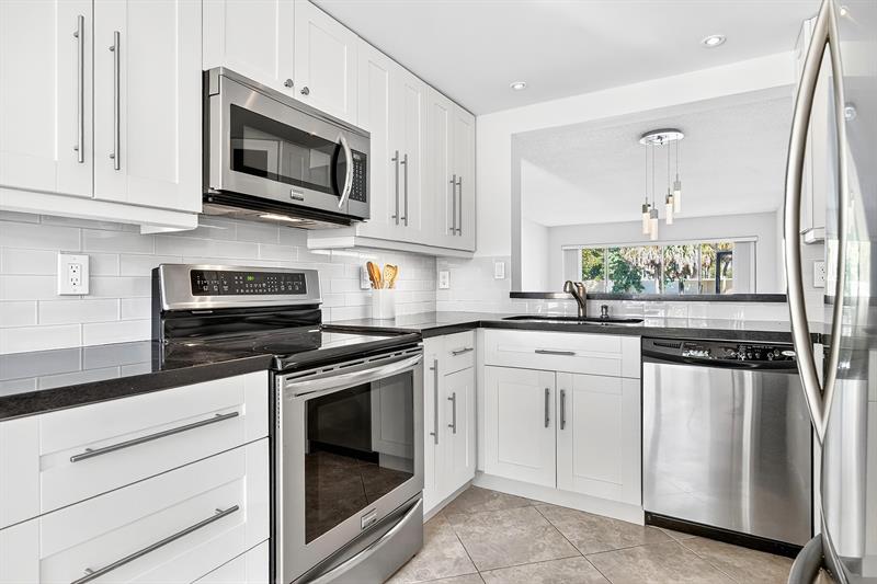 Image 2 of 47 For 5021 Oak Hill Lane  115