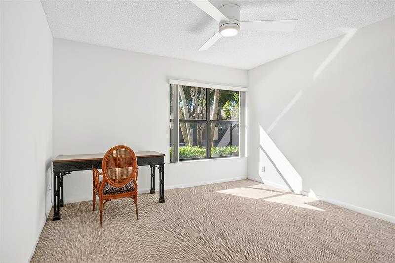 Image 21 of 47 For 5021 Oak Hill Lane  115