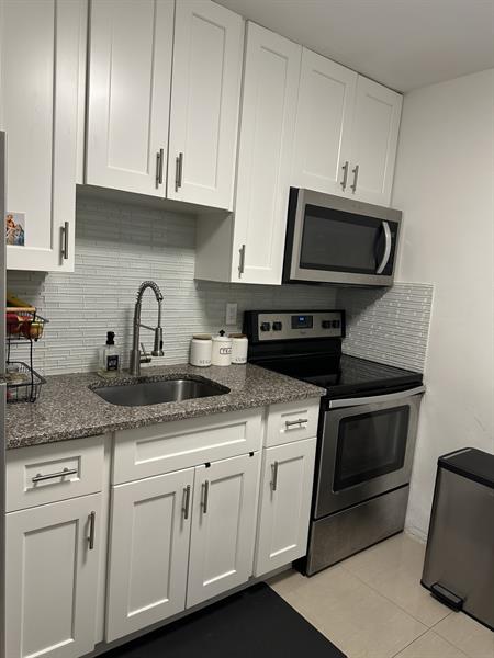 Image 3 of 5 For 6104 Cresthaven Ct