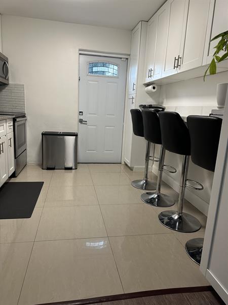 Image 4 of 5 For 6104 Cresthaven Ct