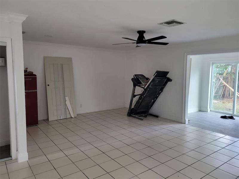 Image 4 of 11 For 7967 6th Ct  