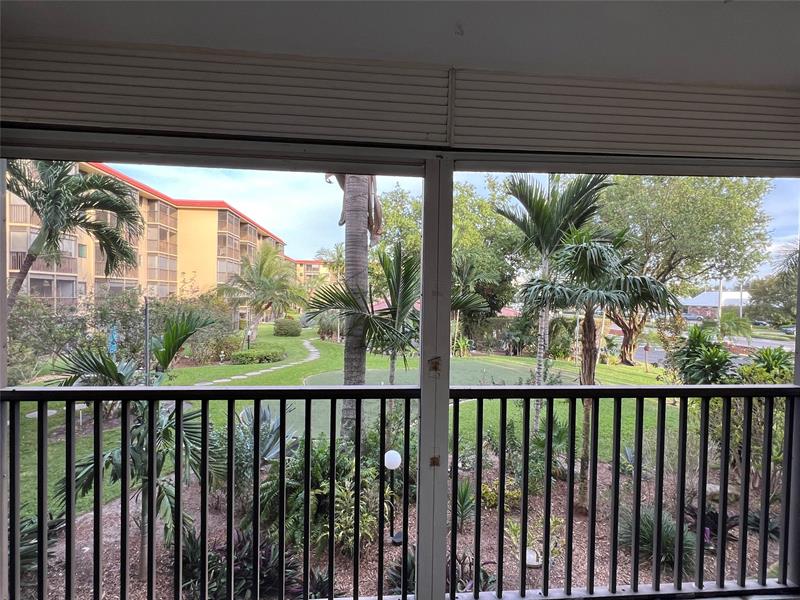 Image 22 of 29 For 2601 14th Street Cswy  222