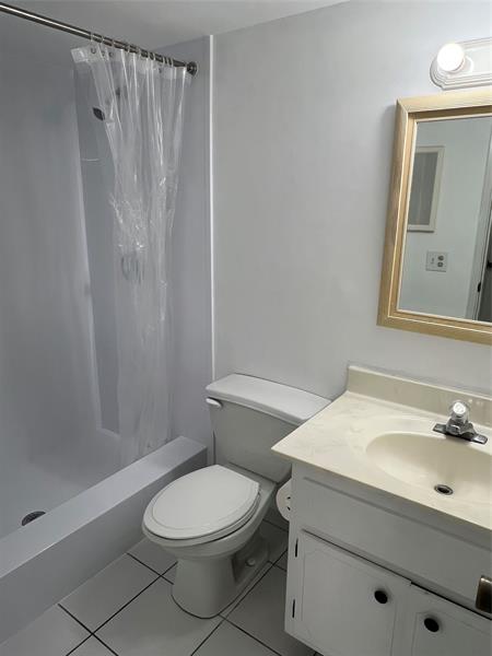 Image 28 of 29 For 2601 14th Street Cswy  222