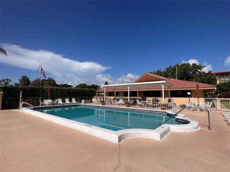 Image 3 of 29 For 2601 14th Street Cswy  222