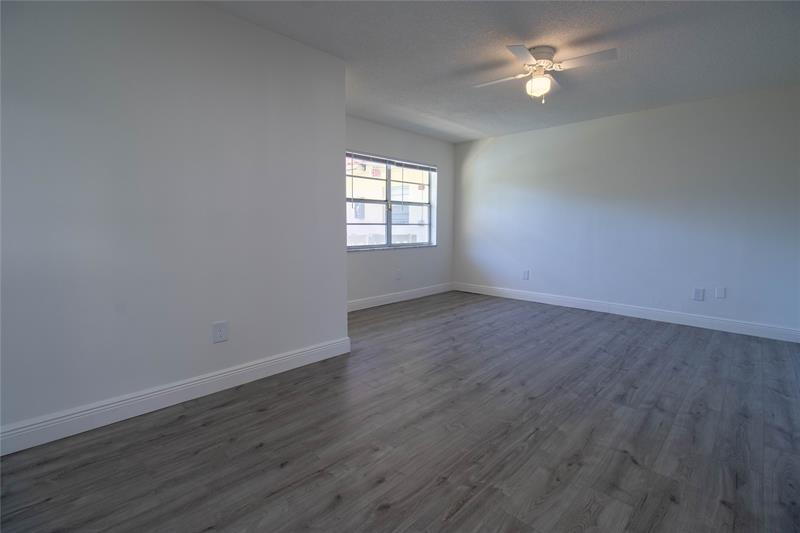 Image 5 of 19 For 1507 Argyle Drive  206