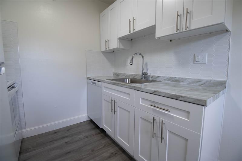 Image 9 of 19 For 1507 Argyle Drive  206