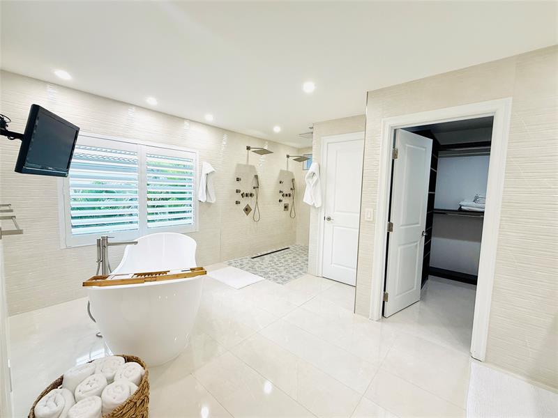 Image 5 of 10 For 15555 Hawker Ln