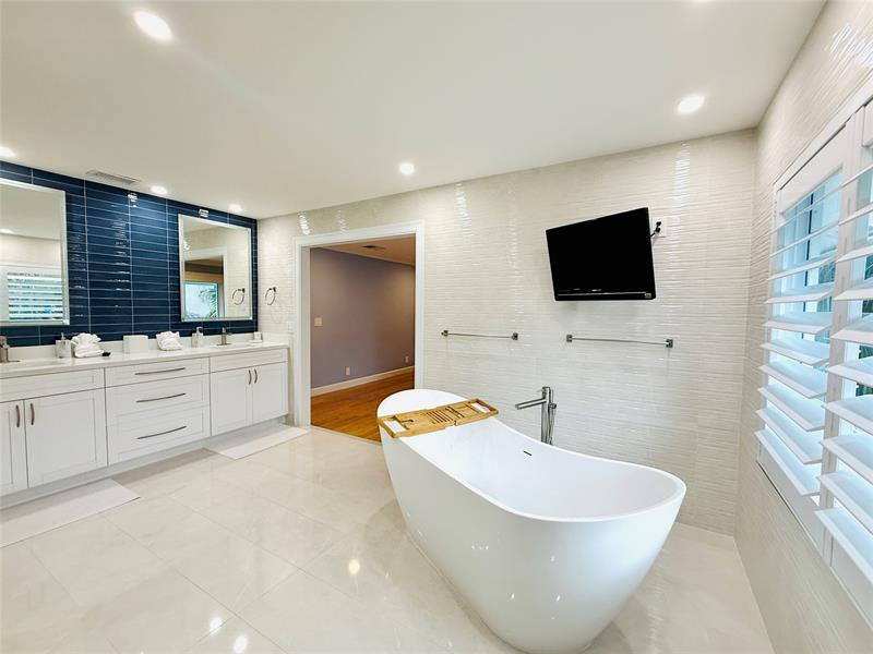 Image 6 of 10 For 15555 Hawker Ln