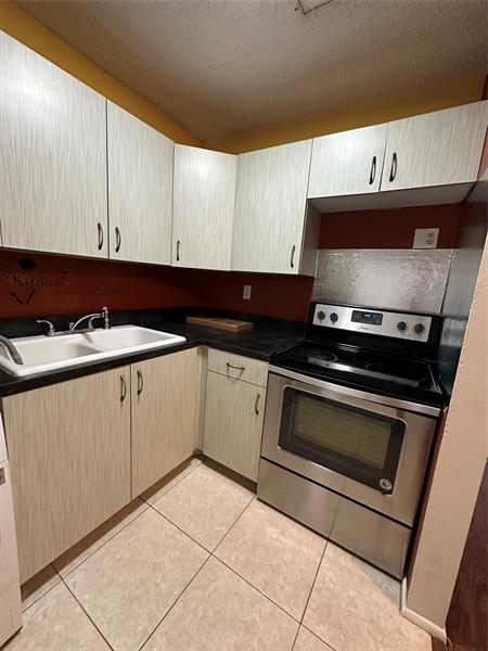 Image 5 of 13 For 11622 Royal Palm Blvd  11622