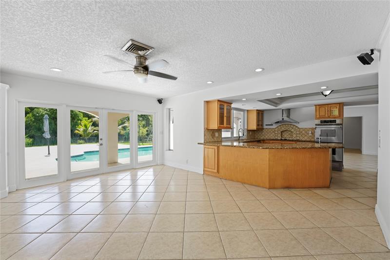 Image 12 of 63 For 1120 Tropical Way