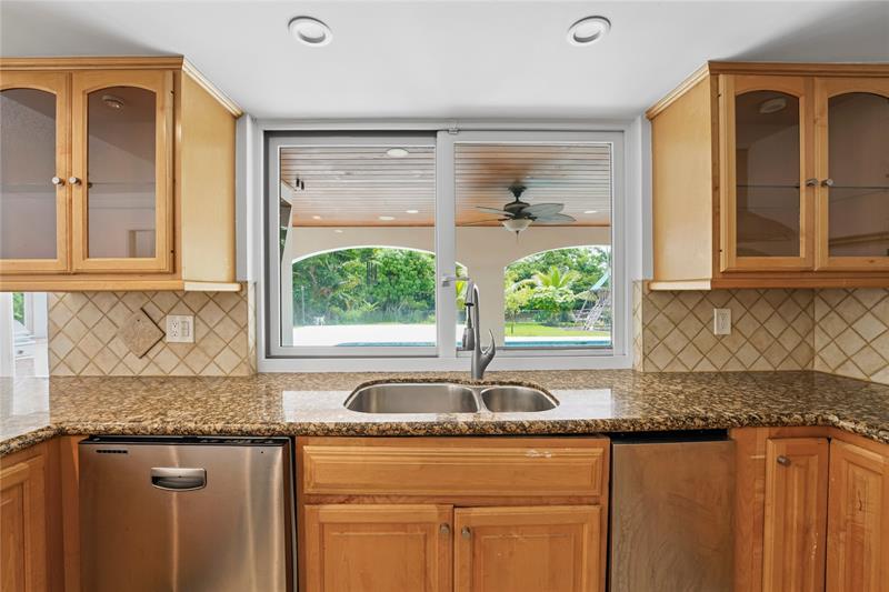 Image 17 of 63 For 1120 Tropical Way