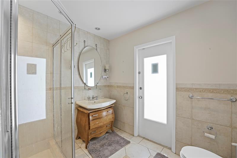 Image 18 of 63 For 1120 Tropical Way