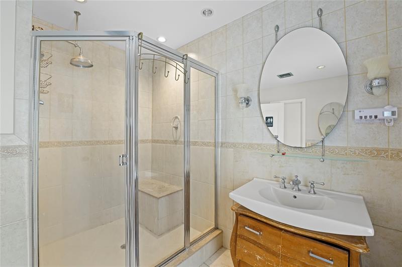 Image 19 of 63 For 1120 Tropical Way