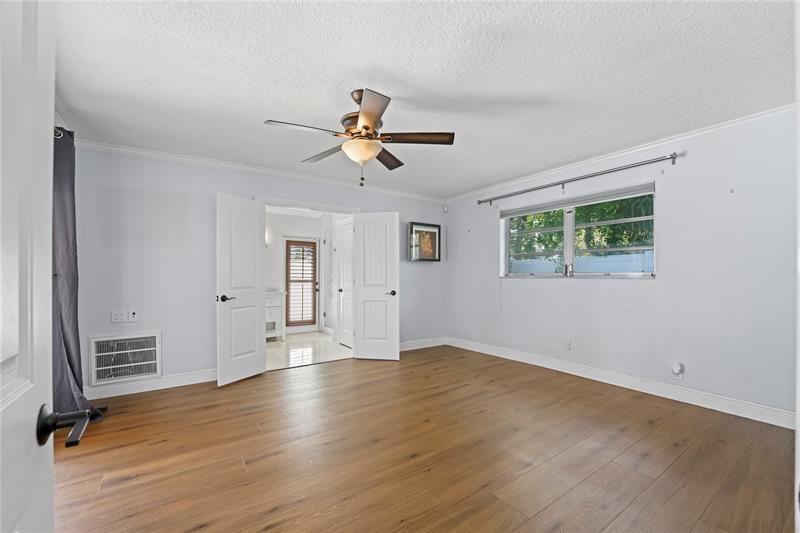 Image 24 of 63 For 1120 Tropical Way