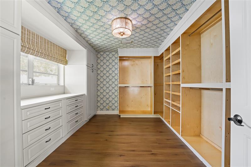 Image 26 of 63 For 1120 Tropical Way