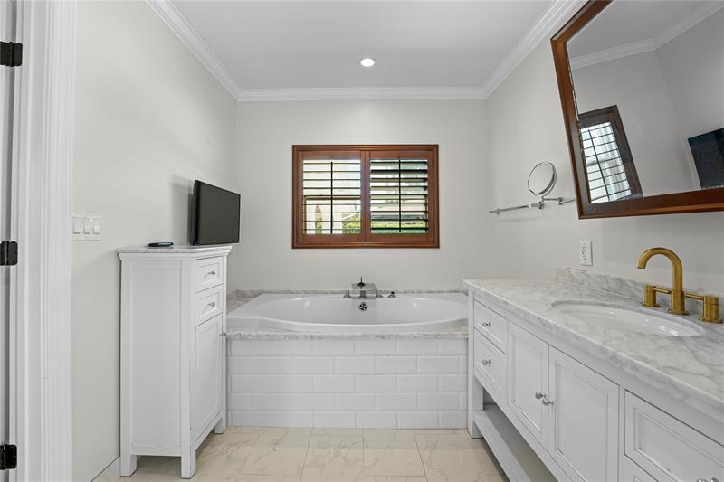 Image 29 of 63 For 1120 Tropical Way