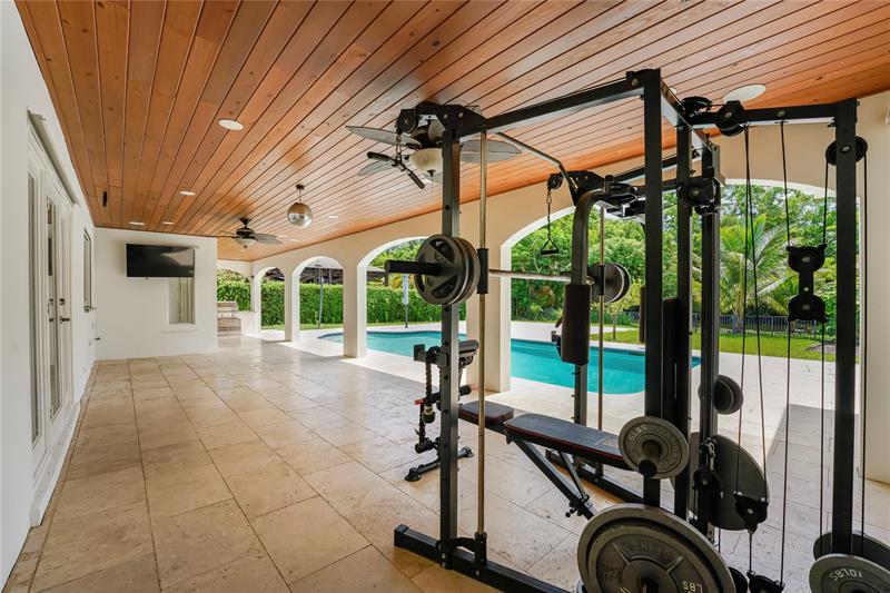 Image 32 of 63 For 1120 Tropical Way