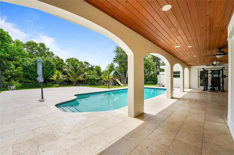 Image 35 of 63 For 1120 Tropical Way