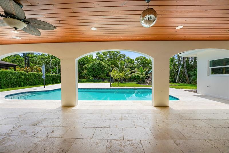 Image 37 of 63 For 1120 Tropical Way