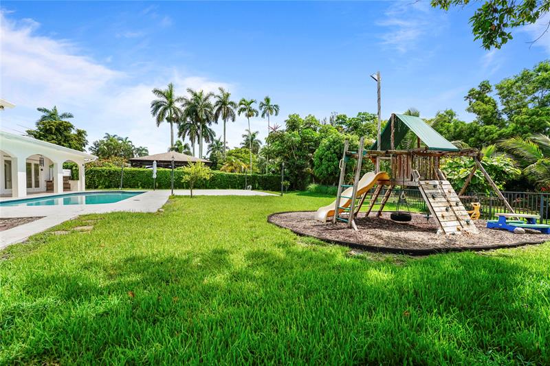 Image 40 of 63 For 1120 Tropical Way