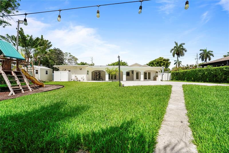 Image 41 of 63 For 1120 Tropical Way