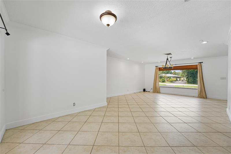 Image 6 of 63 For 1120 Tropical Way