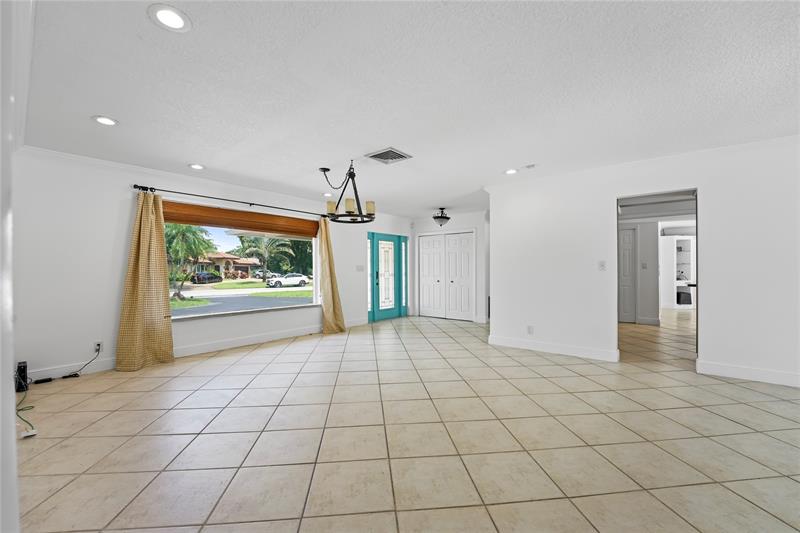 Image 7 of 63 For 1120 Tropical Way