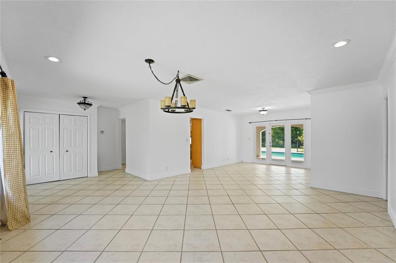 Image 8 of 63 For 1120 Tropical Way