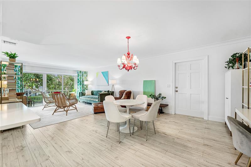 Image 16 of 42 For 301 Venetian Drive 16