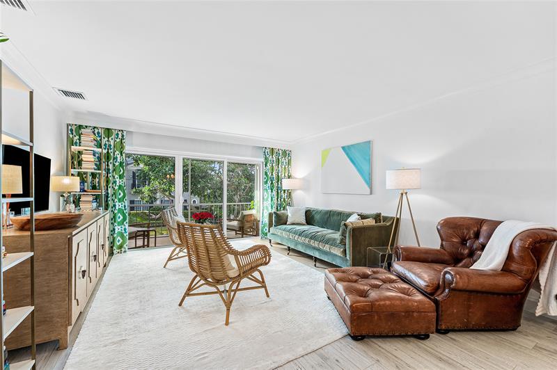 Image 17 of 42 For 301 Venetian Drive 16