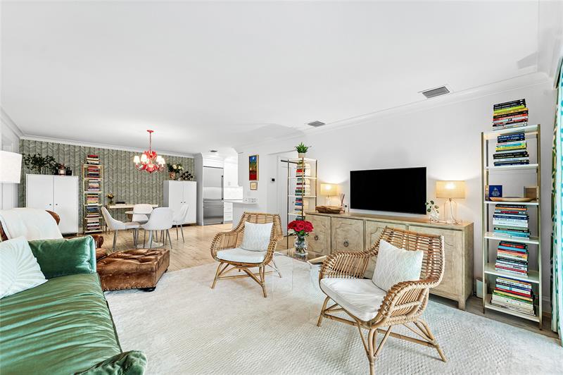 Image 18 of 42 For 301 Venetian Drive 16