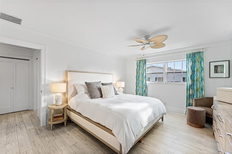 Image 23 of 42 For 301 Venetian Drive 16