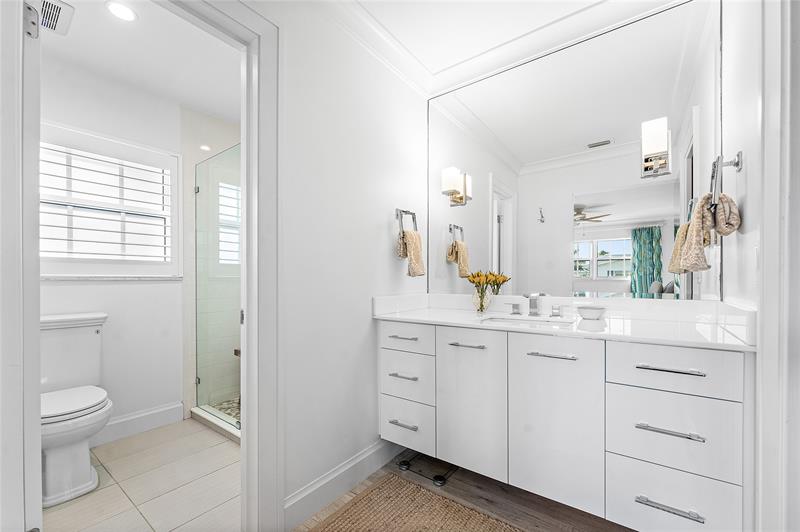 Image 24 of 42 For 301 Venetian Drive 16