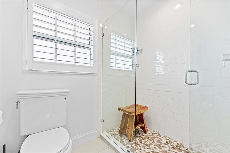 Image 26 of 42 For 301 Venetian Drive 16