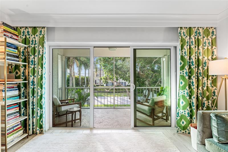 Image 28 of 42 For 301 Venetian Drive 16