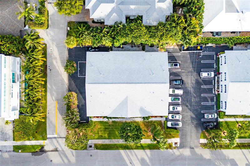 Image 37 of 42 For 301 Venetian Drive 16