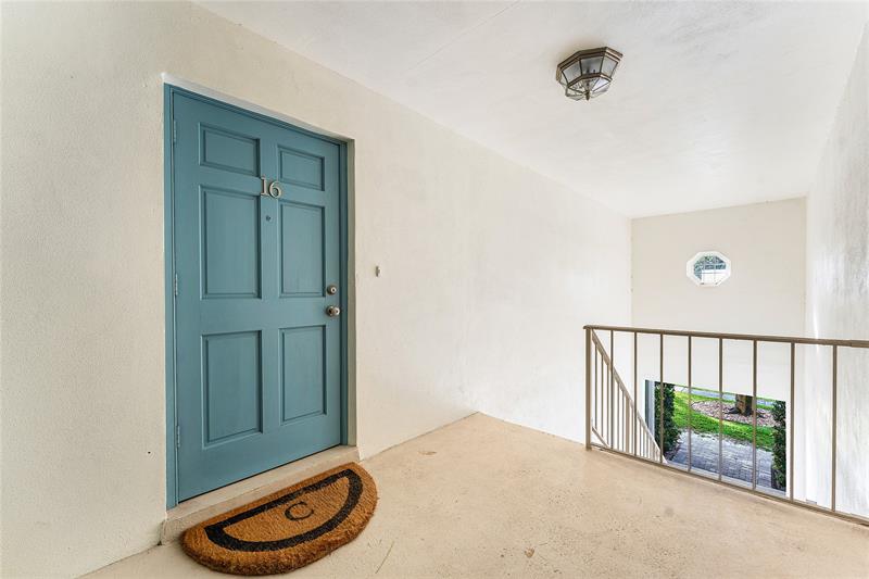 Image 5 of 42 For 301 Venetian Drive 16