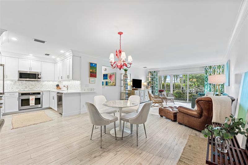 Image 7 of 42 For 301 Venetian Drive 16