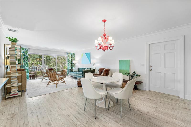 Image 9 of 42 For 301 Venetian Drive 16