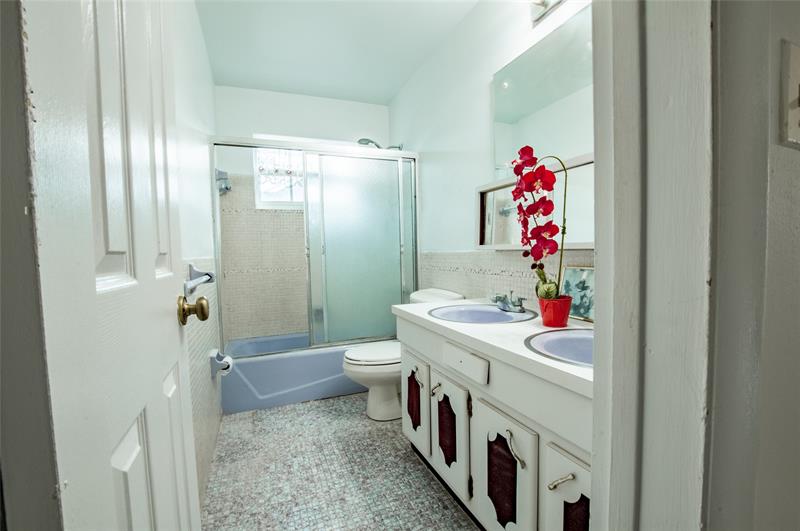 Image 18 of 37 For 7813 Biltmore Blvd