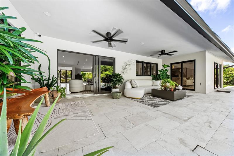 Image 15 of 72 For 1621 Seabreeze Blvd