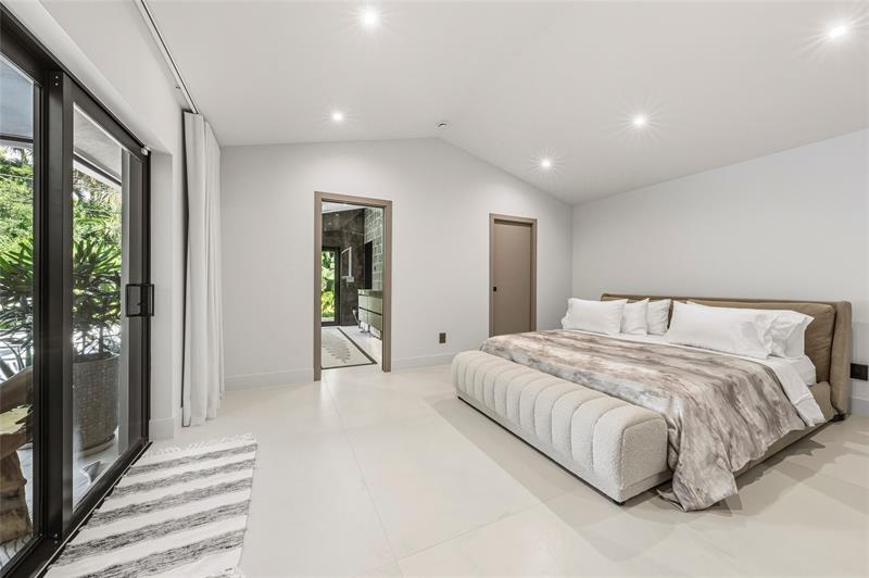 Image 19 of 72 For 1621 Seabreeze Blvd