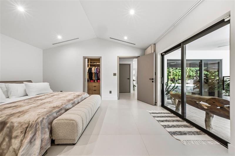 Image 21 of 72 For 1621 Seabreeze Blvd