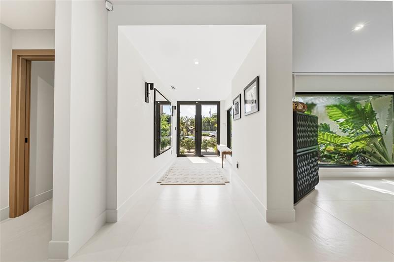 Image 24 of 72 For 1621 Seabreeze Blvd