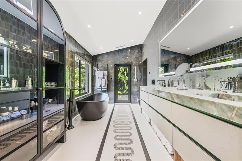 Image 33 of 72 For 1621 Seabreeze Blvd