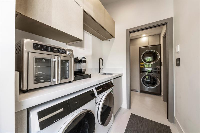 Image 38 of 72 For 1621 Seabreeze Blvd