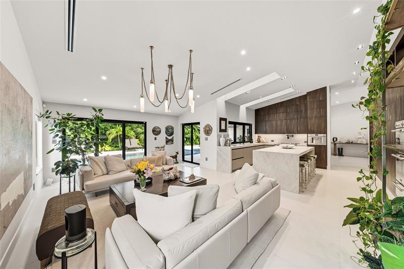 Image 4 of 72 For 1621 Seabreeze Blvd