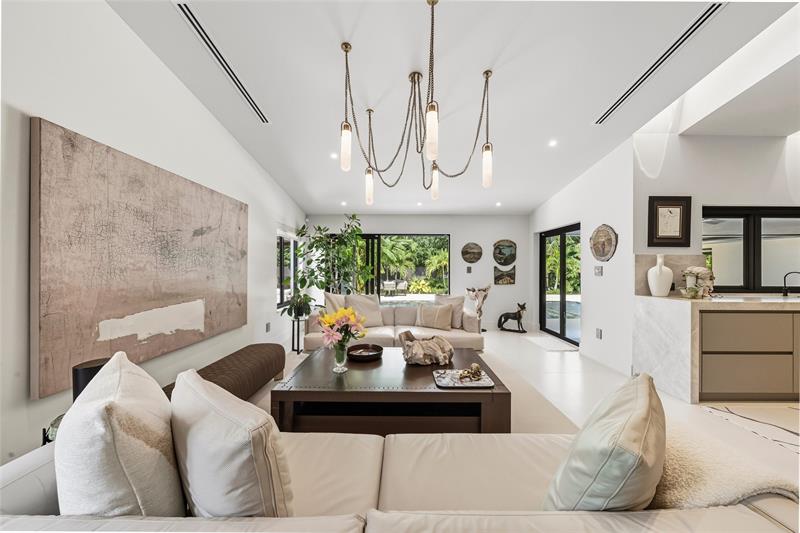 Image 5 of 72 For 1621 Seabreeze Blvd