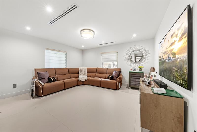 Image 70 of 72 For 1621 Seabreeze Blvd